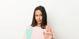 נשים עובדות, נשים מופלות – איך להתמודד עם התנהגות לא הוגנת כלפייך במקום העבודה