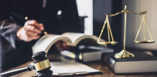 המצבים שבהם אתם פשוט חייבים עורך דין