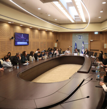 החוק להעלאת הגיל המירבי של הורי אומנה ממשיך להתקדם בכנסת